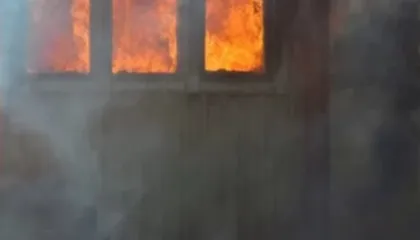 Shpërthen në flakë  një banesë në Gjirokastër, detajet e para