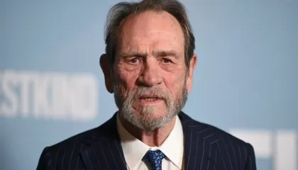 Shqetësim për shëndetin e Tommy Lee Jones, shfaqet në publik për herë të parë që nga vdekja e vajzës së tij