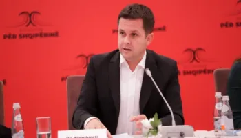 ”Shqipëria në një emergjencë kombëtare”, Alimehmeti: Qeveria po na vjedh të ardhmen e fëmijëve, duhet reagim i fortë qytetar