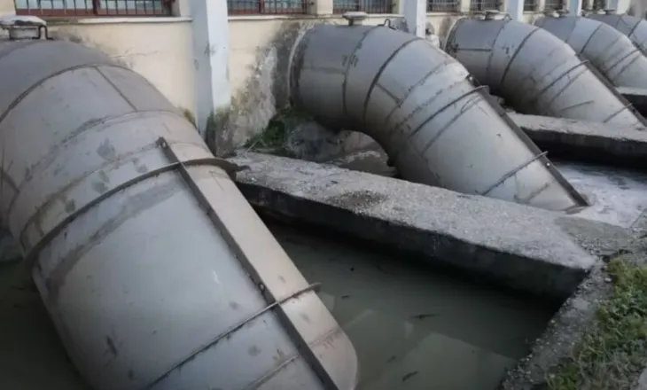 Shqipëria nën pushtetin e ujit/ Rama ndan pamjet nga Darëzeza: Hidrovorët kanë qenë në punë pa ndërprerje