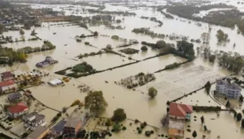 Shqipëria nën ujë/ Pamje apokaliptike nga përmbytjet, situatë kritike në Durrës, bllokohet Gjirokastër- Tepelenë