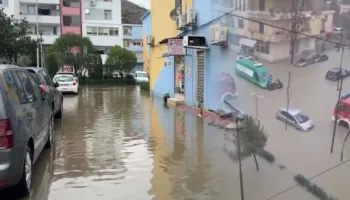 Shqipëria nën ujë, përmbytje në Durrës, Lezhë dhe Kukës. Pezullohet mësimi, nis evakuimi i familjeve. Bllokohen tragetet