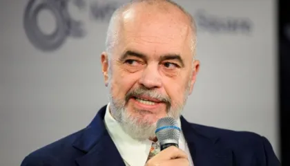 SHQIPERIA ZYRTARISHT NE BORDIN E PAQES