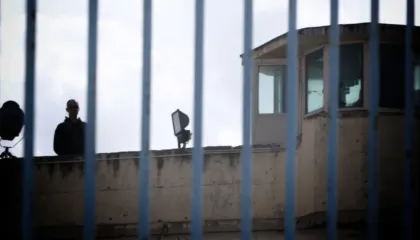 Shqiptari nga Gjirokastra plagoset me thikë në burgun grek (Emri)