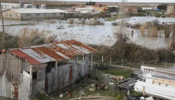 Shtëpi, toka dhe rrugë nën ujë/ Mbrojtja Civile: Situatë e rënduar nga Shkodra tek Durrësi, Berati dhe Gjirokastra