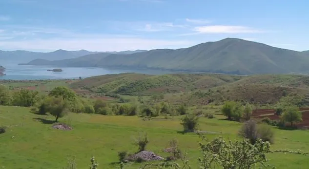 Shtohet toka djerrë, Shqipëria blen më shumë drithë nga jashtë. Kryeson Serbia