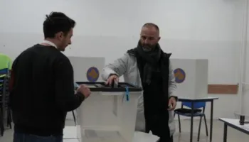 Shtyhet shpallja e rezultateve/ Kosovë, rinumërohen 914 vendvotime, gabime tek votat për kandidat