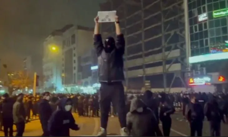 Shtypja e përgjakshme e regjimit të Ajatollahëve/ Mbi 10 mijë persona, ndër to 169 fëmijë të arrestuar gjatë protestave në Iran