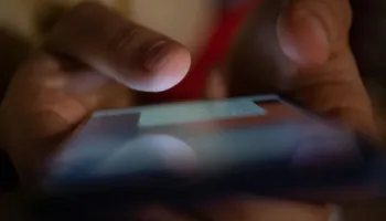 ‘Shufër hekuri të nxehtë në ije” Shitësi i kokainës humbi telefonin e punës, shefi shqiptar i pret gishtat e këmbës