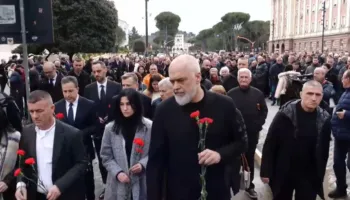 ‘Shumë gjurmë kanë humbur, por ujku mbetet aty’, Rama kritika SPAK: Për shumë vite u soll sikur 21 Janari nuk ekzistonte