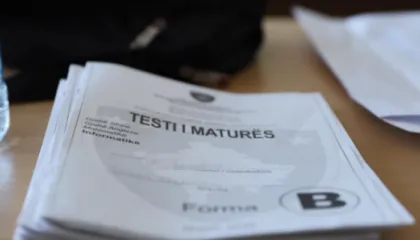 Shumica gabojnë/ Test i maturës apo testi i maturës, dëftesë shkollore apo dëftesa shkollore… ja si duhet të shkruhen