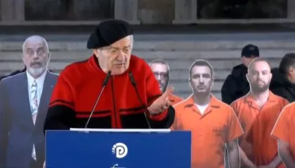 ‘Shyqyr që e kemi’/ Simpatizanti i PD lavde për Berishën: Je si Dielli për ne…