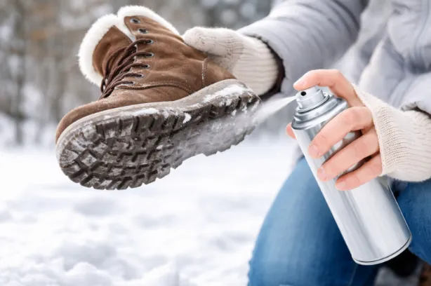 Si të parandaloni rrëshqitjen e këpucëve në akull dhe borë