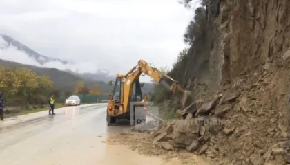 Situata e motit në qarkun e Gjirokastrës, vështirësi në qarkullim pas reshjeve të dendura
