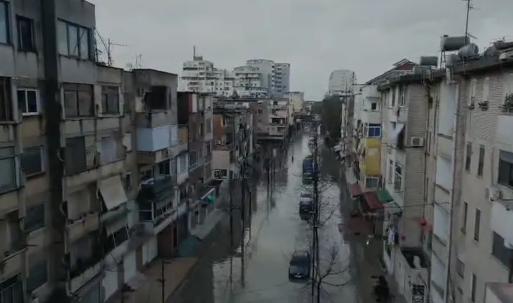 “Situata ende e rrezikshme në Durrës”, Sako: 800 banesa të përmbytura dhe 180 banorë të evakuuar