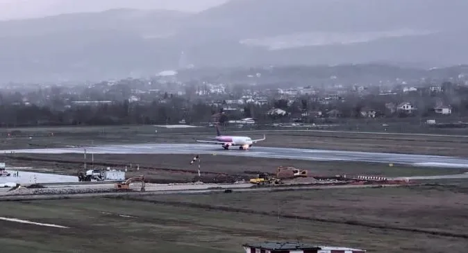 Situata me motin e keq/ Belinda Balluku: Dy fluturime në ardhje për në Shqipëri kanë devijuar drejt Barit 