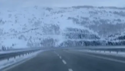 Situata/ Reshjet e dëborës në Rrugën e Kombit, autoritetet, shoferëve: Përdorni gomat dimërore