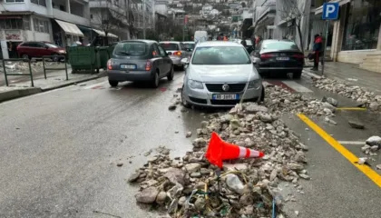 Situata vijon kritike në Gjirokastër, rrëshqitje dherash dhe bllokime, evakuohen disa familje