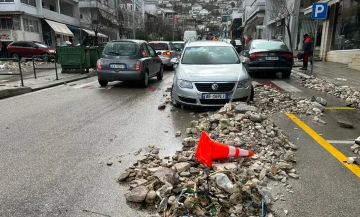 Situata vijon kritike në Gjirokastër, rrëshqitje dherash dhe bllokime, evakuohen disa familje