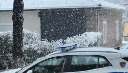 Situatë e vështirë në qarkun Korçë, 600 familje pa energji dhe vështirësi në akset rrugore