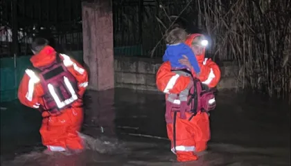 Situatë emergjente, evakuimi i banorëve në Kuçovë e Dimal vijoi edhe gjatë natës
