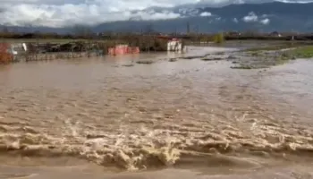 Situatë kaotike edhe në Korçë e Pogradec, uji përmbyt rrugë dhe banesa