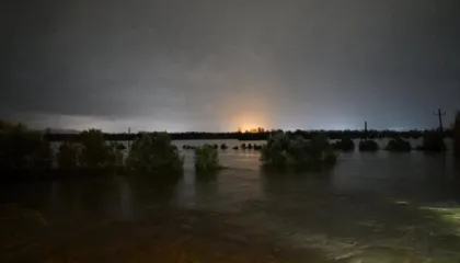 Situatë kritike në Vlorë/ Novosela në alarm, rrezikohen banesat, dhjetra hektarë toke nën ujë