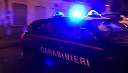 Skenë horror në Itali: 43-vjecari shqiptar lyen me benzinë gruan dhe tenton t’i vërë flakën, e shpëton djali i tyre i mitur