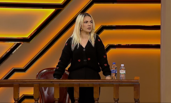 “S’më linte të përdorja lavatriçen”, Kristina akuza vjehrrës: Ma ka larë vajzën jashtë në të ftohtë…