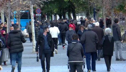 SONDAZHI: 58,8% e shqiptarëve, optimistë për vitin 2026. Ja si shprehen