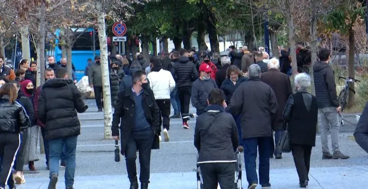 SONDAZHI: 58,8% e shqiptarëve, optimistë për vitin 2026. Ja si shprehen