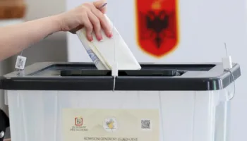 Sondazhi: Pse shqiptarët nuk votojnë partitë e reja ekzistuese? Ja arsyet