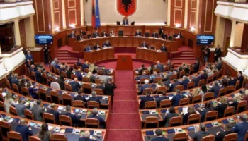 Sot Kuvendi në seancë plenare, në fokus ndryshimet në buxhet dhe kodi penal (RENDI I DITËS)