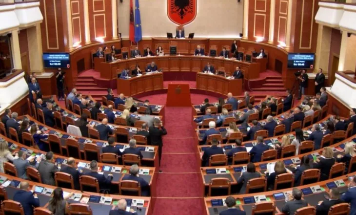 Sot Kuvendi në seancë plenare, në fokus ndryshimet në buxhet dhe kodi penal (RENDI I DITËS)
