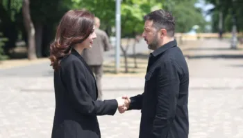 Spiropali dënon sulmet masive në Ukrainë dhe njofton vizitë në Kiev gjatë javës: Mbështetje e pakushtëzuar për Ukrainën. Krimet barbare kërkojnë reagim të bashkuar ndërkombëtar