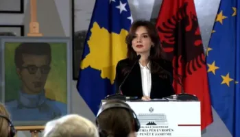 Spiropali në ceremoninë e 90-vjetorit të lindjes së Kadaresë: I dëshmoi botës që në këto troje jeton një popull europian. Ambasadori shpirtëror i shqiptarisë..