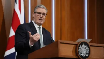 Starmer: Britania nuk do të dorëzohet para trysnisë së Trumpit për Groenlandën