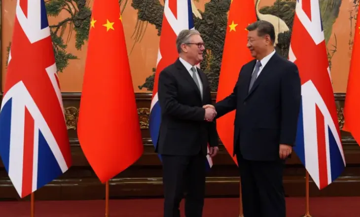 Starmer udhëton drejt Kinës pas 8 vitesh, marrëdhëniet tregëtare Britani-Pekin në fokus të diskutimeve