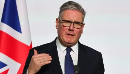 Starmer: Vendosja e trupave në Ukrainë duhet të votohet nga Parlamenti!