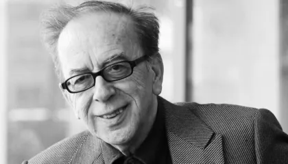 Statusi i mendimitarit që i përdor syzet e shkrimtarit