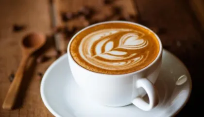 Stimulon sistemin nervor, por a shkakton kafeina makthe?