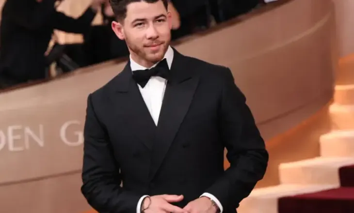 Stres? Nick Jonas u largua për një çast nga Golden Globes: Ishte si një grusht në stomak