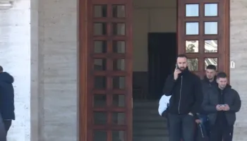 Studentet vajza më “smart” sesa djemtë/ Raporti: Kanë rezultate më të mira dhe mesatare më të lartë