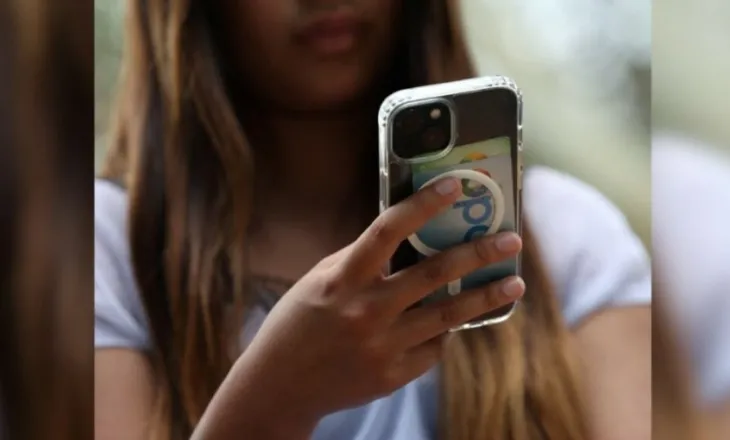 Studimi sfidon mitin/ Rrjetet sociale nuk përkeqësojnë shëndetin mendor të adoleshentëve