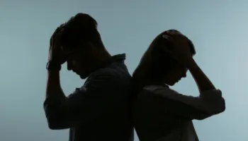 Studimi zbulon paradoksin në çift? Gratë stresohen kur burrat…