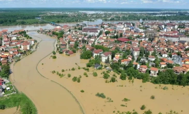 Stuhi dhe kaos udhëtimesh në Europë, regjistrohen 6 viktima në Francë dhe Bosnje. Përmbytet sheshi i Shën Pjetrit në Romë, temperaturë -12 gradë në Britani