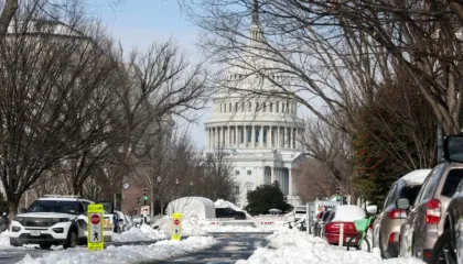 Stuhia dimërore lë pas dhjetëra viktima teksa i ftohti vazhdon në SHBA