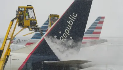 Stuhia e akullt në SHBA, rreth 4,000 fluturime anulohen për shkak të valës historike të motit të keq