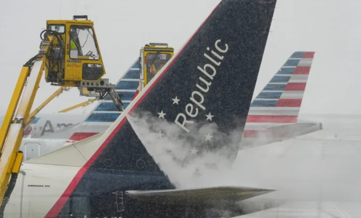 Stuhia e akullt në SHBA, rreth 4,000 fluturime anulohen për shkak të valës historike të motit të keq