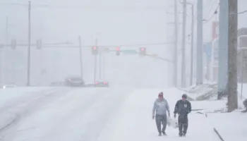 Stuhia e jashtëzakonshme godet SHBA, anulohen mijëra fluturime, Shërbimi Kombëtar i Motit paralajmëron për pasoja shkatërruese